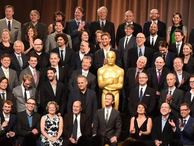 As showcased in the Oscar award show of 2016, there is an extreme lack of diversity in Hollywood entertainment businesses but not a lack of roles meant for diverse actors. With such a lack of diversity in the entertainment business, it raises the question, what should be considered when casting different racial roles? 