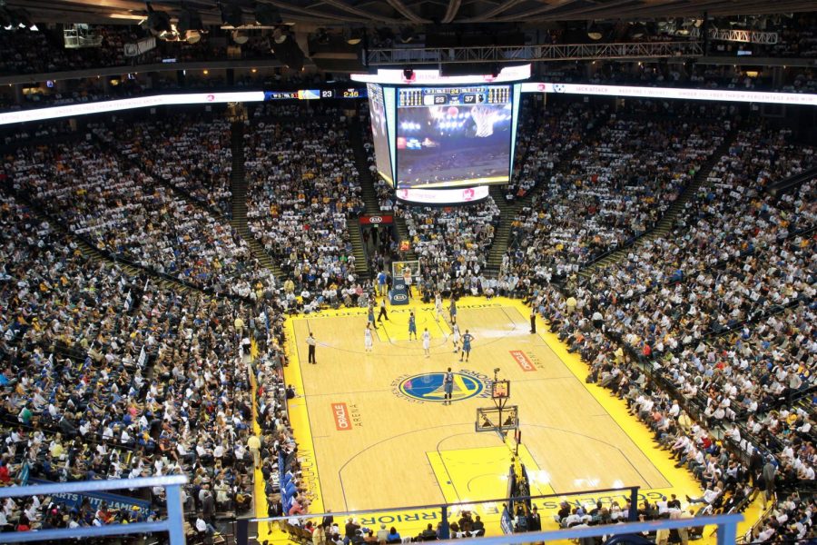 Playing in Oracle Arena, the Golden State Warriors battle against the Minnesota Timberwolves. The Warriors take on the Cleveland Cavaliers on Christmas Day, in a rematch of the past 3 years NBA Finals.