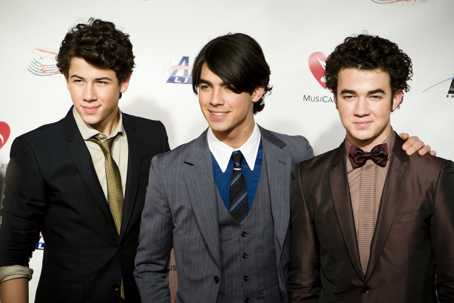 Breaking+the+latest+entertainment+news+headlines%2C+the+Jonas+Brothers+excite+their+fans+with+a+reunion+after+over+five+years+of+them+breaking+up.+On+Friday%2C+March+1+the+trio+released+%E2%80%9CSucker%E2%80%9D+and+then+later+the+next+week+they+took+over+James+Corden%E2%80%99s+Late+Late+Show+further+advertising+their+new+song.