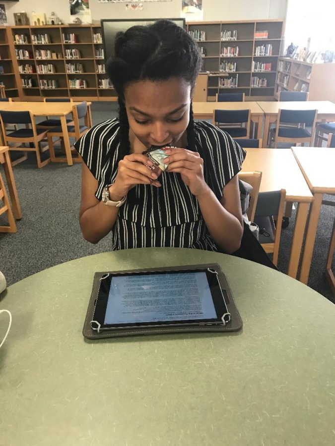 Taking a break from studying, sophomore Sitara Brent takes a bite out of her nutritious Clif Bar. By giving yourself a five minute break and a nutritious snack in between studying, you can increase your energy and maintain your focus. 