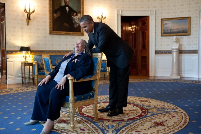 Awarding+author+Toni+Morrison+the+Presidential+Medal+of+Freedom%2C+President+Barack+Obama+talks+with+her+in+the+White+House%E2%80%99s+Blue+Room.+Morrison+has+earned+a+variety+of+other+titles+and+distinctions+due+to+her+impressive+literary+career+and+numerous+highly+acclaimed+novels.