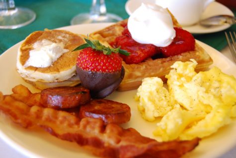 Holding the belief that skipping breakfast is bad, many Americans go out of their way to eat breakfast in the morning in hopes that it will boost their metabolism or expedite weight loss. However, skipping breakfast can have many health benefits, and it is one of the many nutrition myths that have been proven wrong by science.