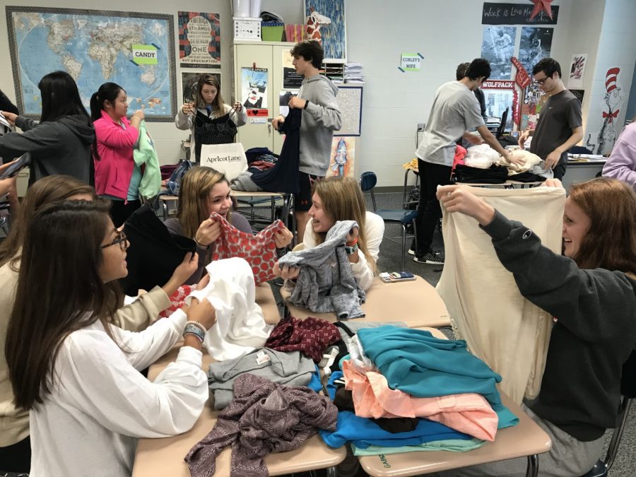 Sorting through collected clothing, members of Key Club volunteer their time to help support Note in the Pocket’s mission to clothe children with dignity and love. Note loves to highlight movements like these when kids are helping kids!
