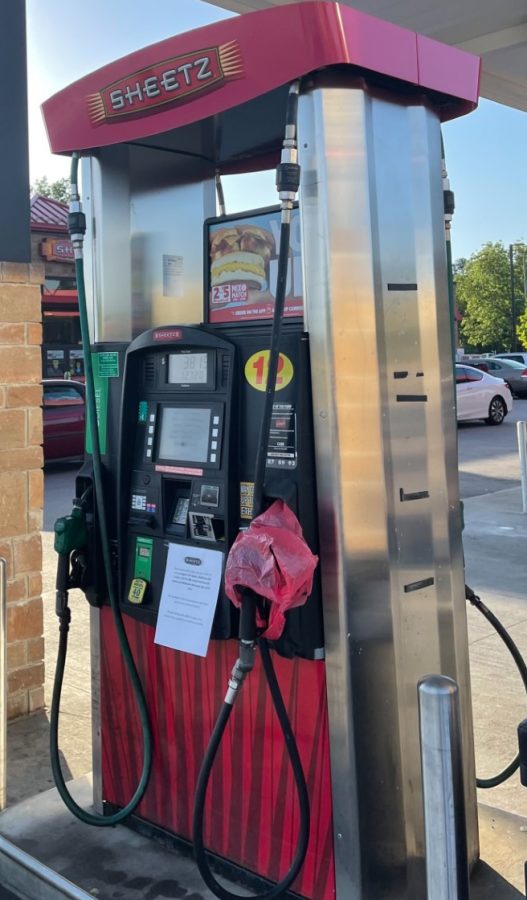 With+bags+covering+the+gas+pumps+at+the+Sheetz+in+Knightdale%2C+people+continue+searching+for+an+available+gas+station.+After+the+cyber+attack+on+the+state%E2%80%99s+gas+pipeline%2C+there+is+a+greater+demand+for+gas+than+there+is+supply.