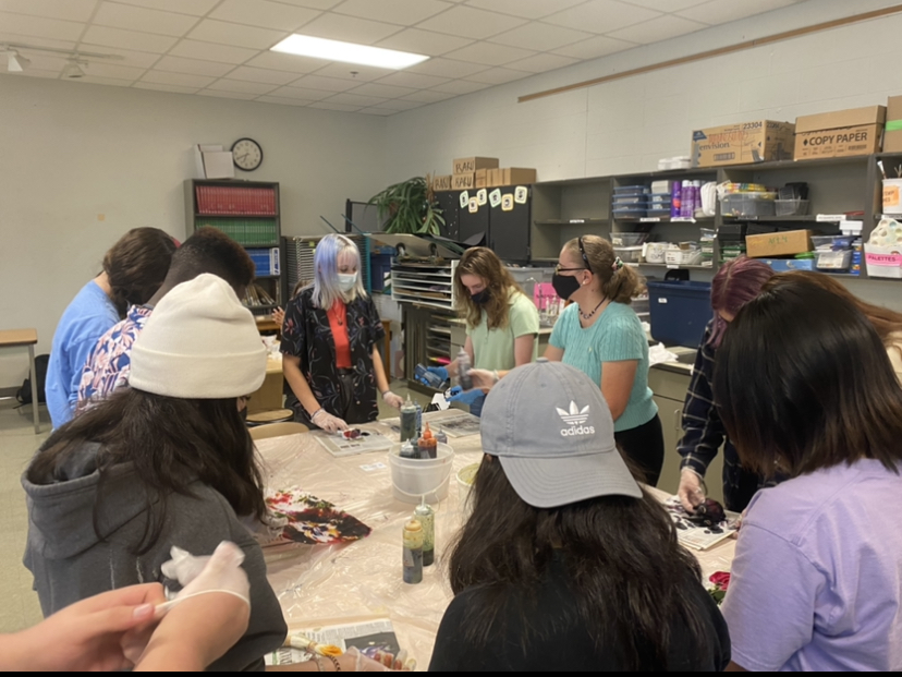 Reuniting again, Art Club comes together for their first in-person activity of the 2021-2022 school year. Full of chatter and laughter, students of all statuses come together to create a tie-dye
