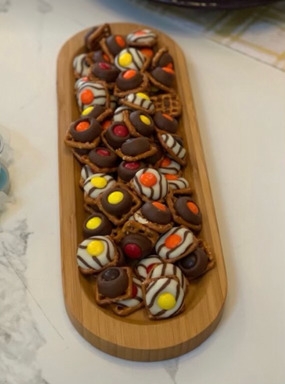  A tasty treat, melted chocolate on top of pretzels with a M&M to top it off. Try these for your friends!
