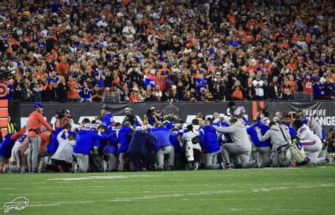 The Buffalo Bills football team kneels over and prays after Damar Hamlin goes into Cardiac Arrest.