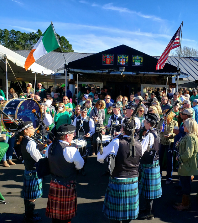 Pipers Tavern kicks Saint Patricks day off with fun music and decorations. Visit Pipers Tavern on Friday and show your Irish spirit. 